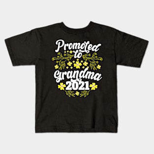 Promoted To Grandma Baby Reveal Grandma design Kids T-Shirt